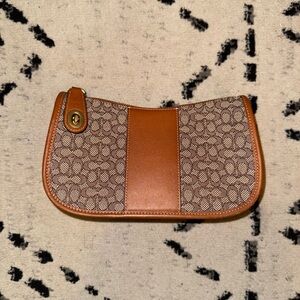 Coach Swinger In Micro Signature Jacquard